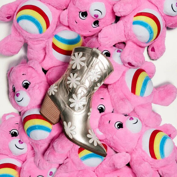 NWB$129 BETSEY JOHNSON Gold Faux Leather Teddyy Floral Daisy Western Booties 8.5 - Picture 2 of 10